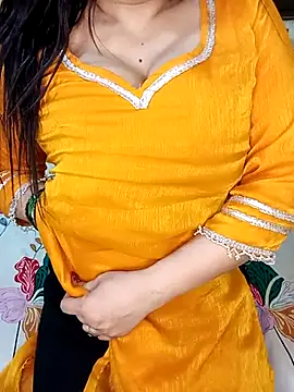 PRIYA_22's Live Chat Room