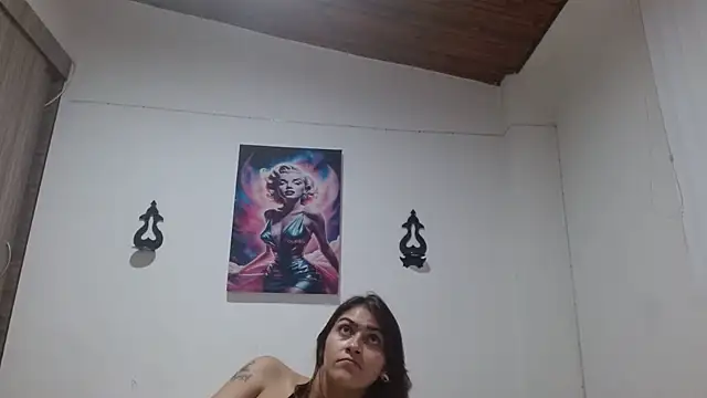 חדר צ'אט בשידור חי של Crystal_Star_