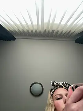 Chat soba uživo modela Chloemillerrxx