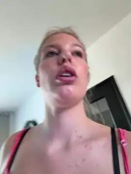 Chloemillerrxx Adlı Modelin Canlı Sohbet Odası