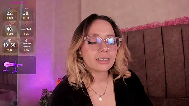 LanaMills_ Adlı Modelin Canlı Sohbet Odası