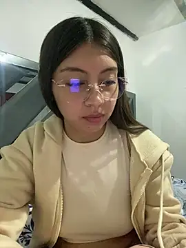Sara-cooper2's Live Chat Room