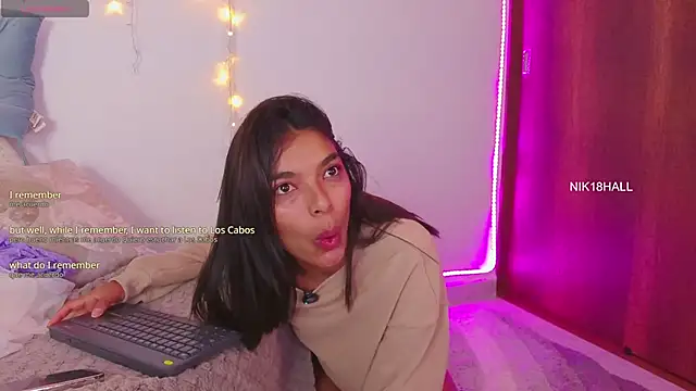 غرفة دردشة Nicolle_swt المباشرة