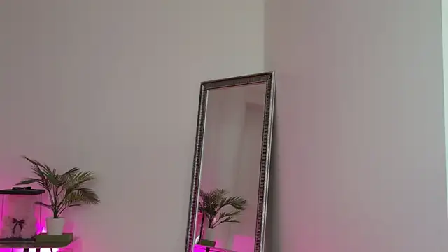 Lexii_otto Adlı Modelin Canlı Sohbet Odası