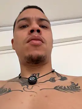AlphaMasterXxx Live Chatraum