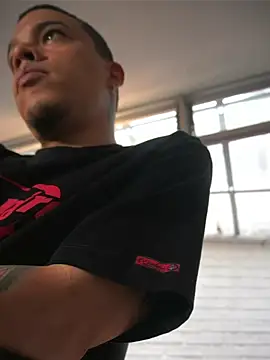 AlphaMasterXxx 现场聊天室