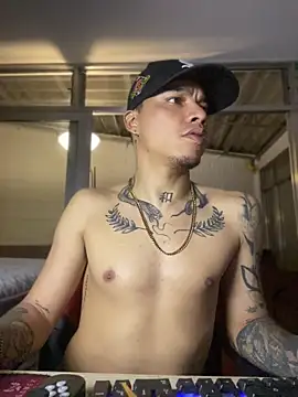 AlphaMasterXxx Cameră chat live