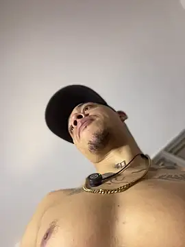 AlphaMasterXxx's Live Chat Room
