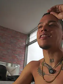 חדר צ'אט בשידור חי של AlphaMasterXxx