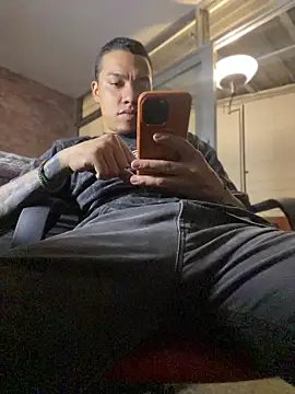 AlphaMasterXxx's Live Chat Room