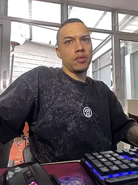 AlphaMasterXxx 现场聊天室