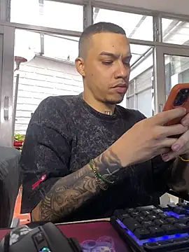 AlphaMasterXxx Cameră chat live