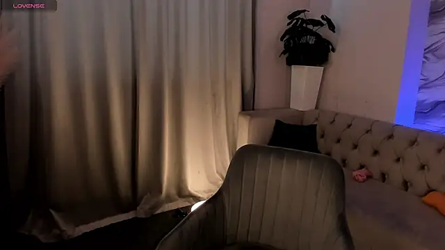 Aria_Mila élő chatszobája