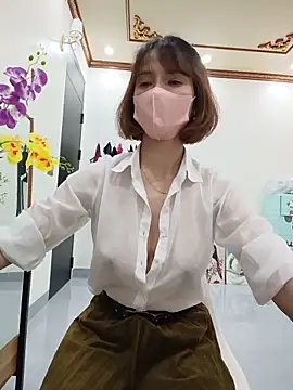 Emma_Linh Adlı Modelin Canlı Sohbet Odası