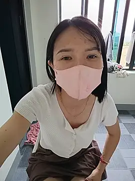 Emma_Linh Adlı Modelin Canlı Sohbet Odası