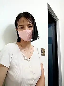 غرفة دردشة Emma_Linh المباشرة