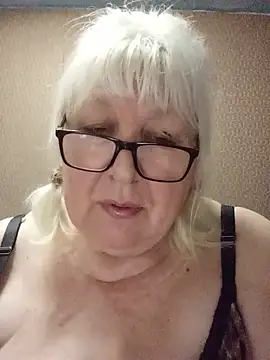 Alexia64231 Adlı Modelin Canlı Sohbet Odası