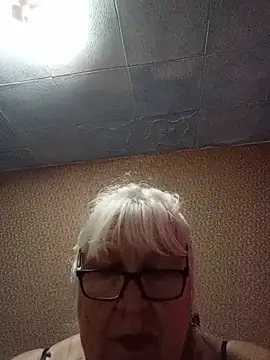 Alexia64231's Live Chat Room