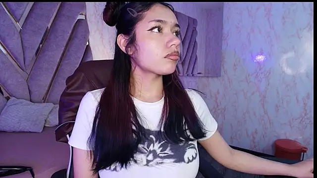 redd_pandaa Adlı Modelin Canlı Sohbet Odası