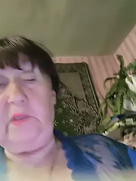 CrystalLime6411's Live Chat Room