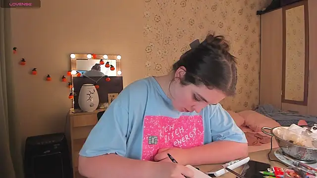 Alice_next_door – Naživo chatovacia miestnosť