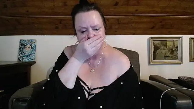 TiffanyMature – Naživo chatovacia miestnosť