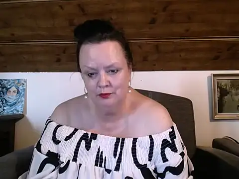 TiffanyMature's Live Chat Room