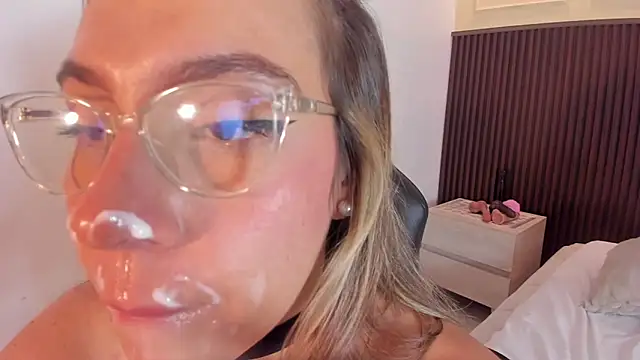 Živá chatovací místnost MELISSAROUGE