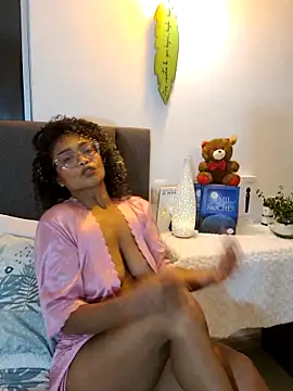 חדר צ'אט בשידור חי של BiiancaEstradaa