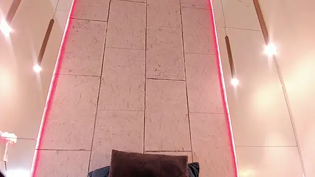 Lushi_Love Adlı Modelin Canlı Sohbet Odası