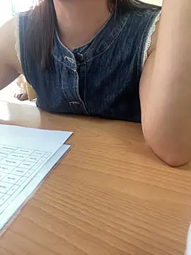 -NhaKy22 Adlı Modelin Canlı Sohbet Odası