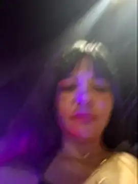 חדר צ'אט בשידור חי של Ella_sweety00