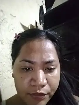 EATALLUCANPUSSYPINAY Adlı Modelin Canlı Sohbet Odası