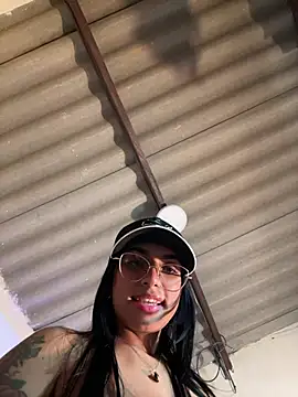 Linda_Saenz_'s Live Chat Room
