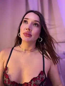 Bella-taylorr's Live Chat Room