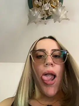 Živá chatovací místnost CurvyLust_x