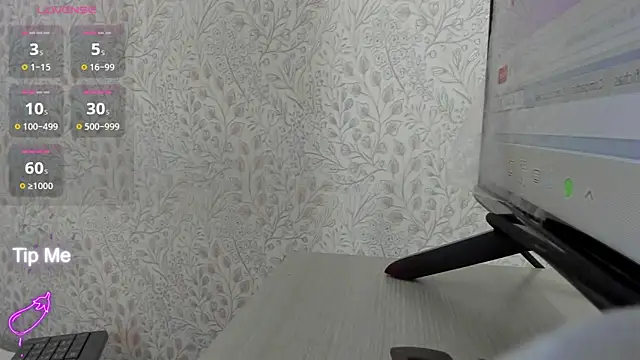 ROXXYBLOOM's Live Chat Room