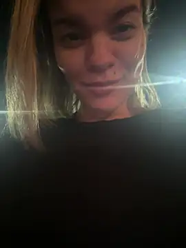 חדר צ'אט בשידור חי של HeavenAylin