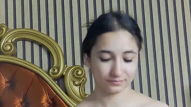 CarolinaBlair Adlı Modelin Canlı Sohbet Odası