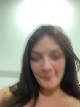 חדר צ'אט בשידור חי של Danielaeliana