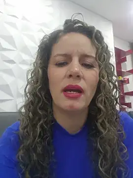 Nina_vallon Adlı Modelin Canlı Sohbet Odası