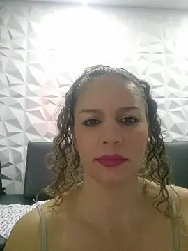Nina_vallon Adlı Modelin Canlı Sohbet Odası