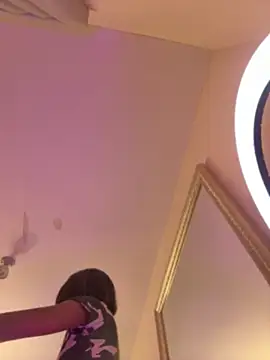 Živá chatovací místnost Keirahartz