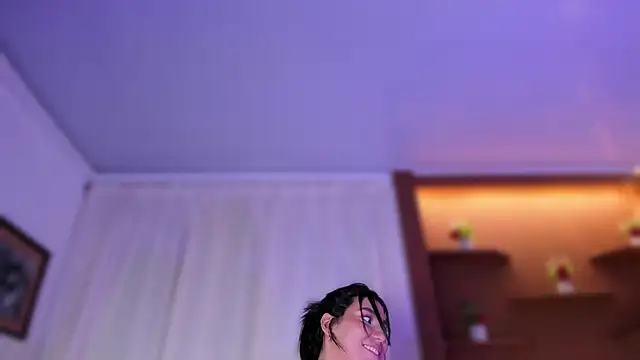 emy_williams Adlı Modelin Canlı Sohbet Odası