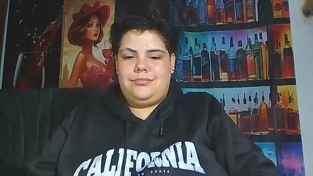 Hailey_Curvy élő chatszobája