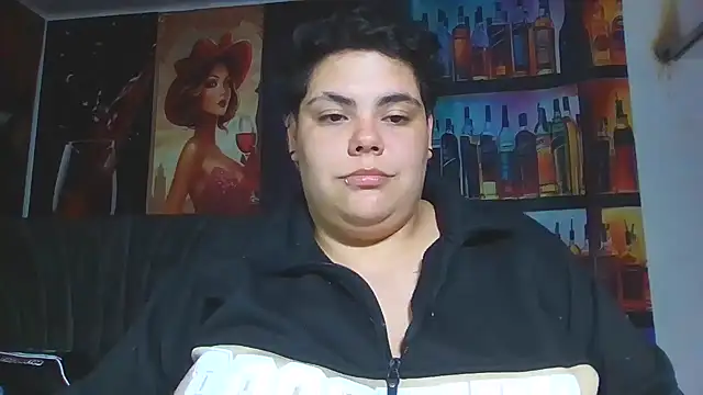 Hailey_Curvy Adlı Modelin Canlı Sohbet Odası