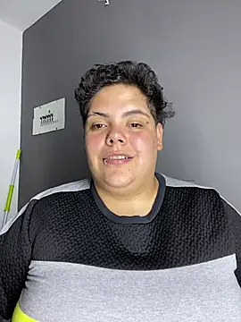 Hailey_Curvy Adlı Modelin Canlı Sohbet Odası