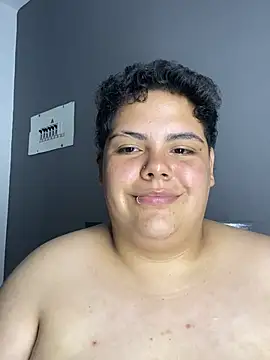 Hailey_Curvy élő chatszobája