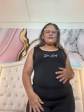 Lucy_Milf_474 即時聊天室