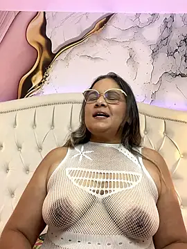 Lucy_Milf_474 실시간 채팅방